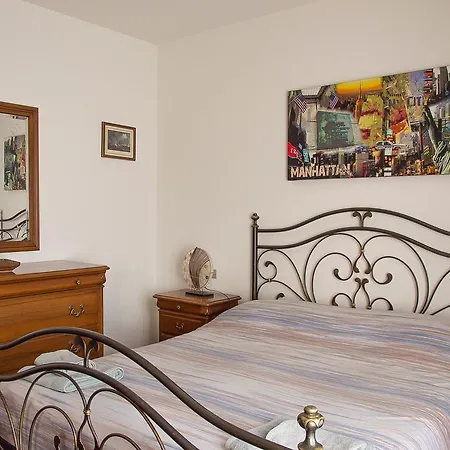 La Lupa Apartment *